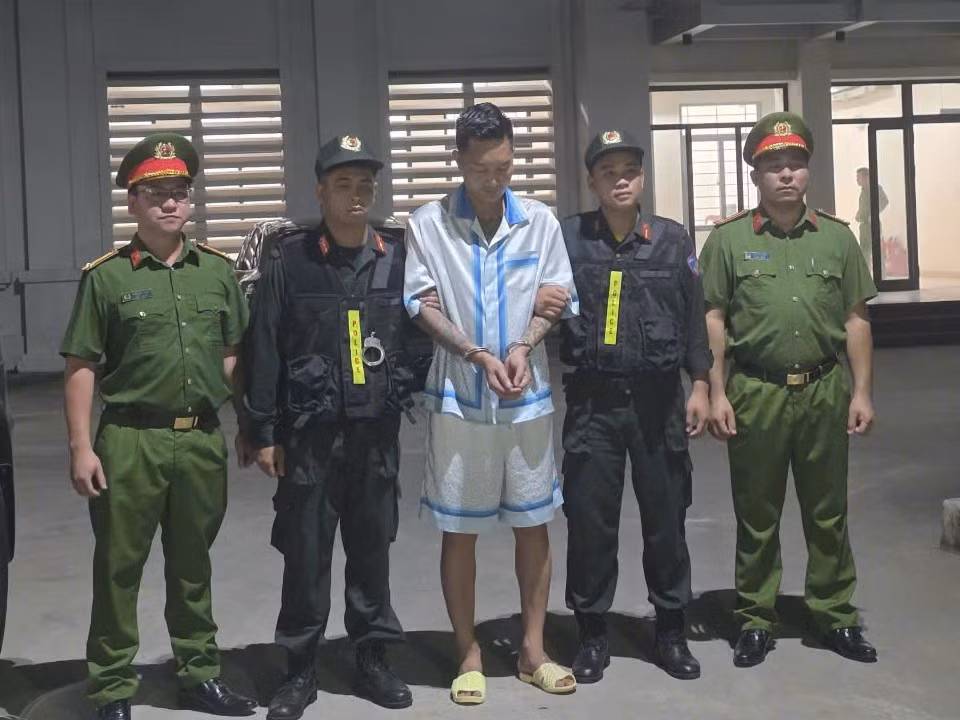Khởi tố vợ chồng Huấn Hoa Hồng